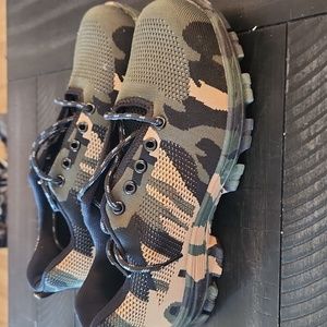 Men's size 9 steel toes hiking shoes